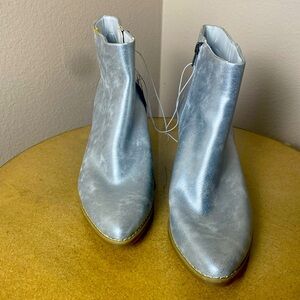 Universal Thread Silver Booties